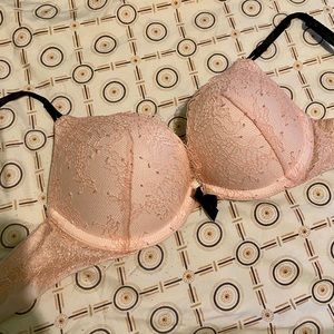 Victoria’s Secret 32A bombshell bra